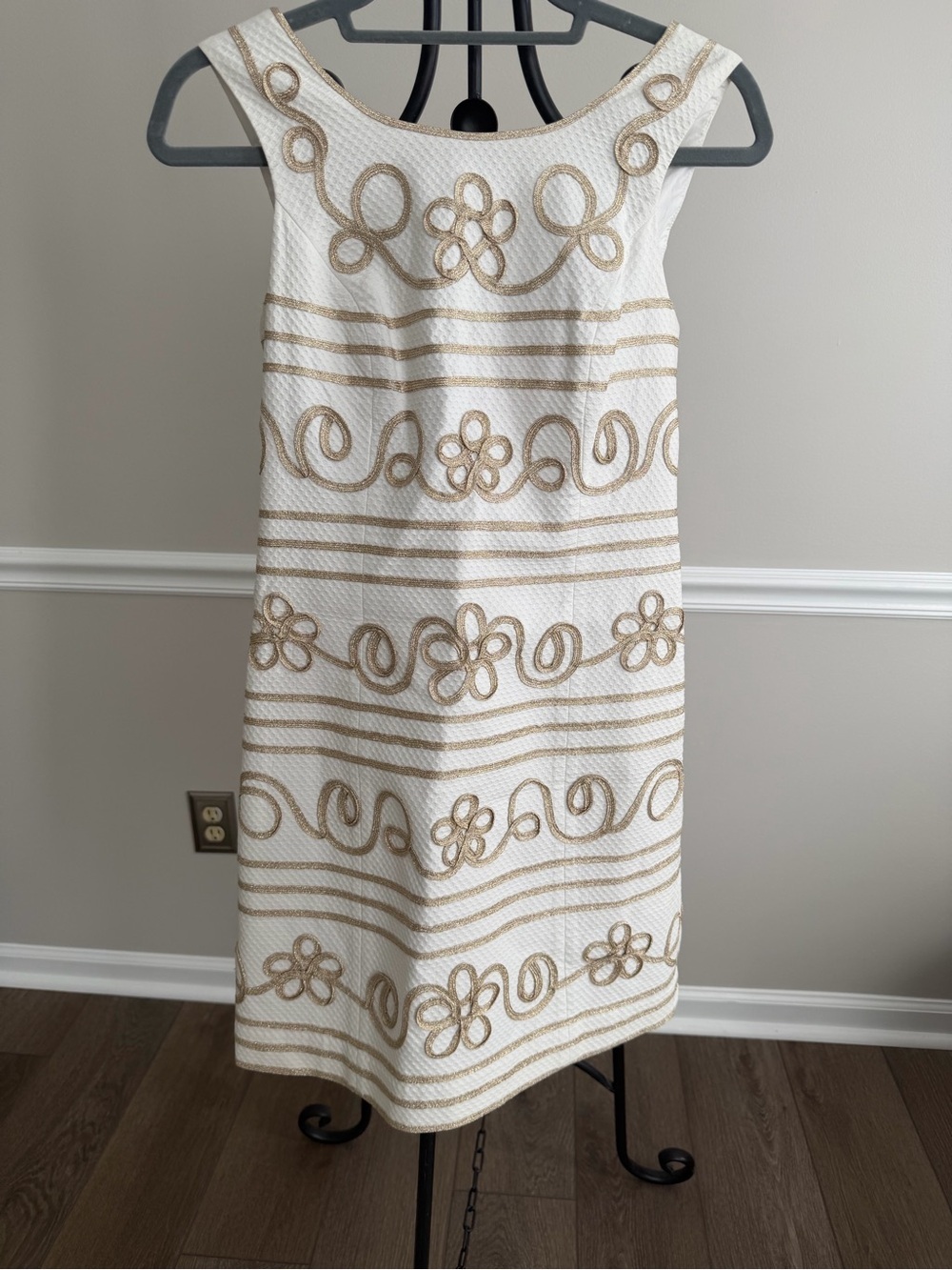 Lilly Pulitzer White Sleeveless Midi Dress with Gold Floral Trim - Picture 2 of 9